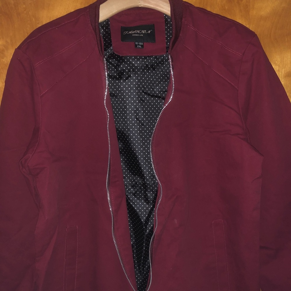 Men’s red bomber jacket 👌🏼